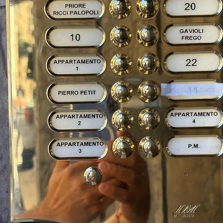 Conte home in Milan-2